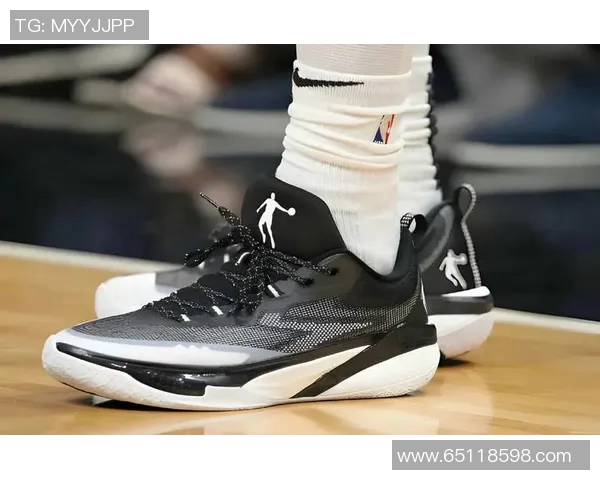 全球顶级球星穿搭解析 足坛巨星偏爱的足球鞋品牌与款式揭秘